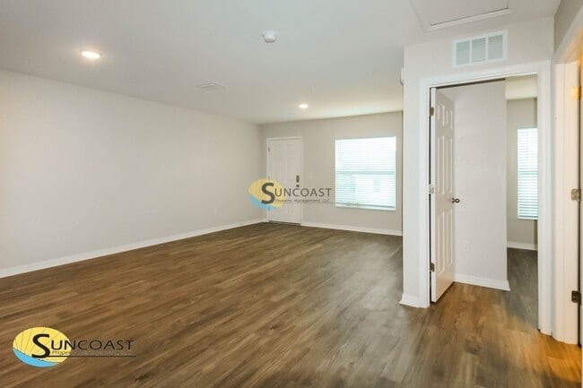 Building Photo - 9359 N Mendoza Way