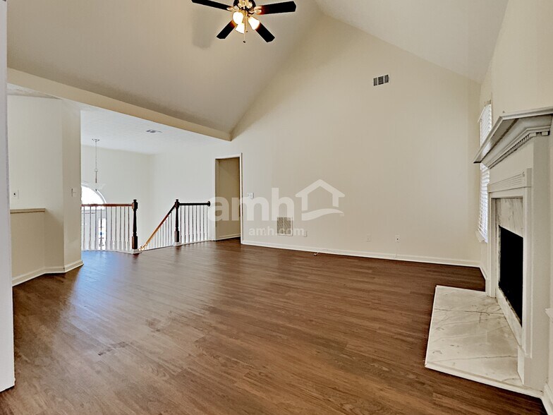 Building Photo - 893 Wellsley Ct