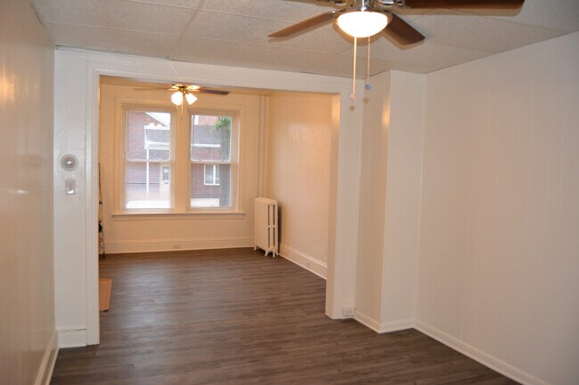 Building Photo - 445 W King St