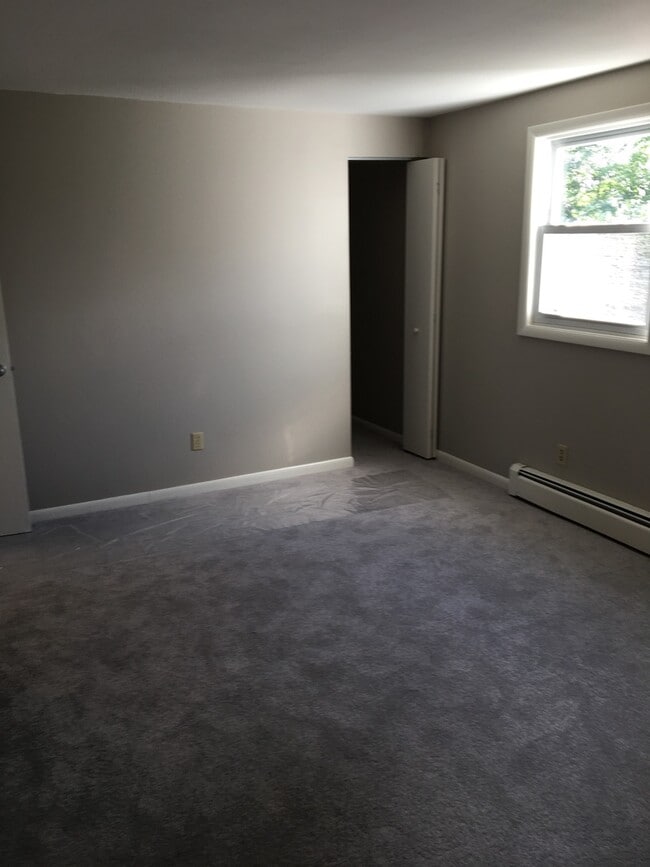 Building Photo - Clay/Cicero area 3 bedroom, 2 bath spit level ranch