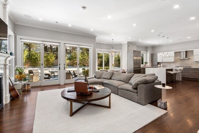 Building Photo - 1580 Beacon St