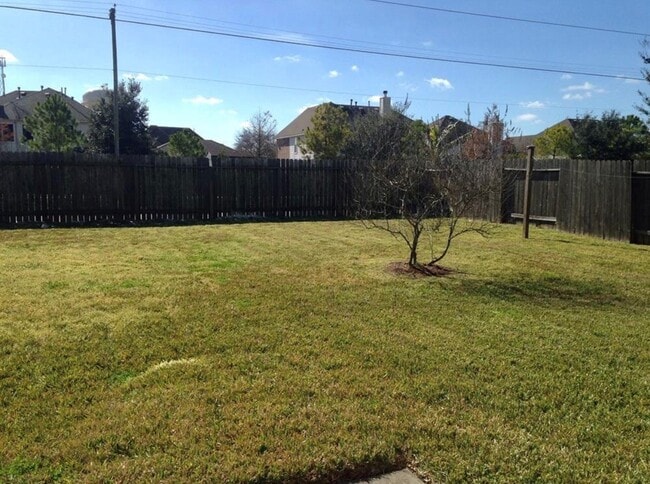 Building Photo - 2529 Artesia Dr