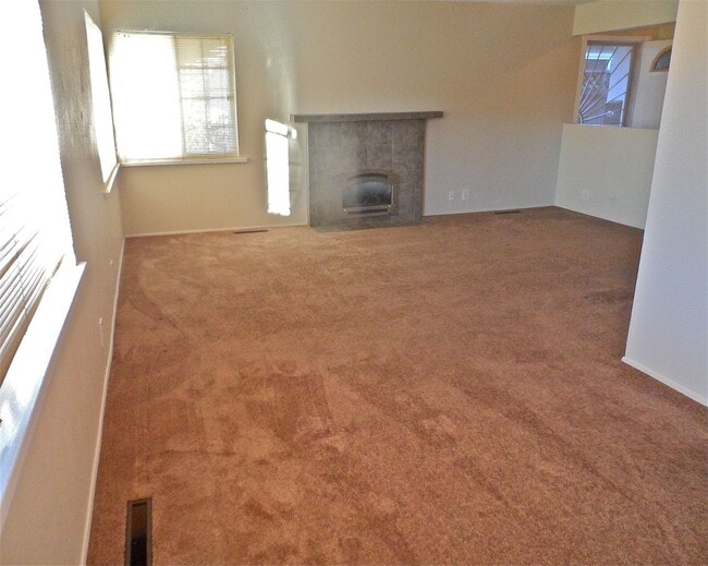 Building Photo - Castro Valley Gem: Near Lake Chabot, Shopp...