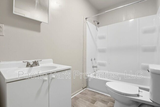 Building Photo - 502 S Holmes Ave