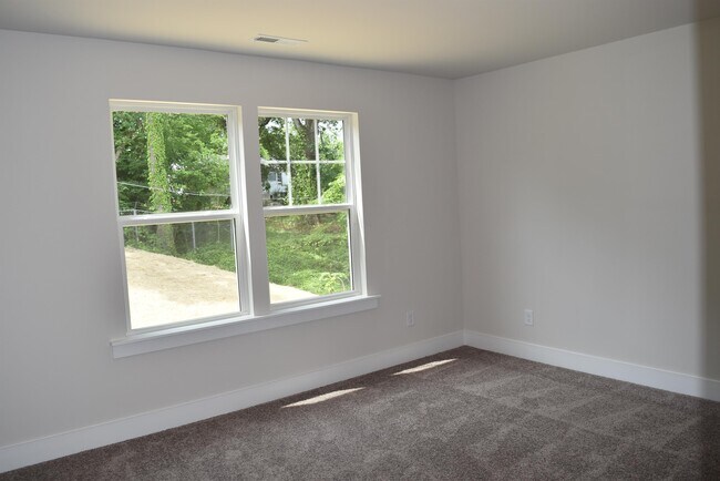 Building Photo - 1009 Justice Ave