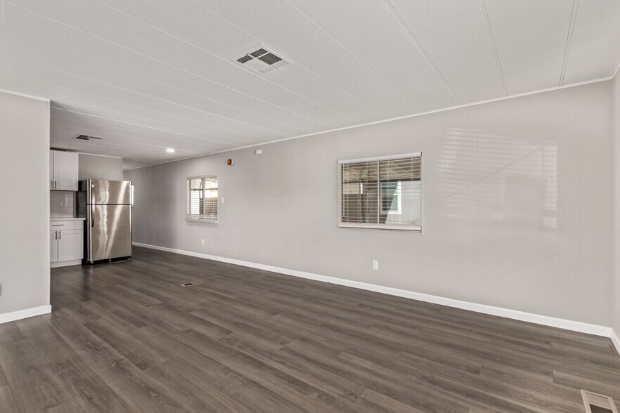 Building Photo - 303 S Recker Rd
