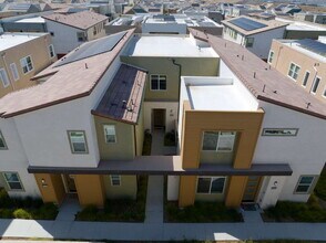 Building Photo - "Spacious 3-Bedroom Townhouse Retreat in P...