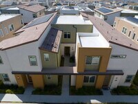 Building Photo - "Spacious 3-Bedroom Townhouse Retreat in P...