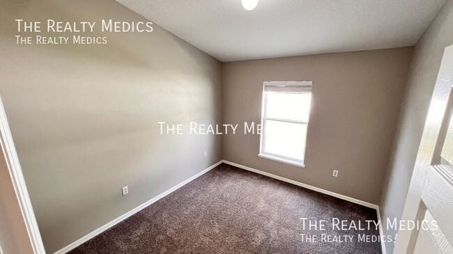 Building Photo - 130 Wheatfield Cir