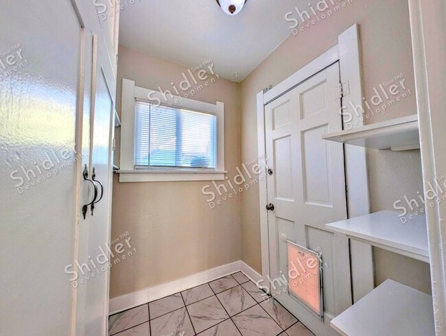 Building Photo - Upgraded Bungalow with Garage