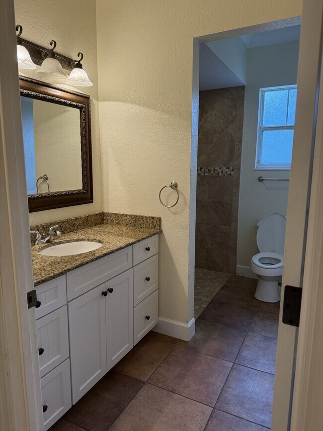 Building Photo - Single Family Home