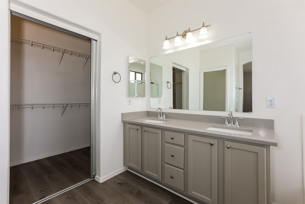 Building Photo - 5334 E Harmony Ave