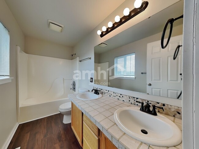 Building Photo - 1327 Whitehouse Ave