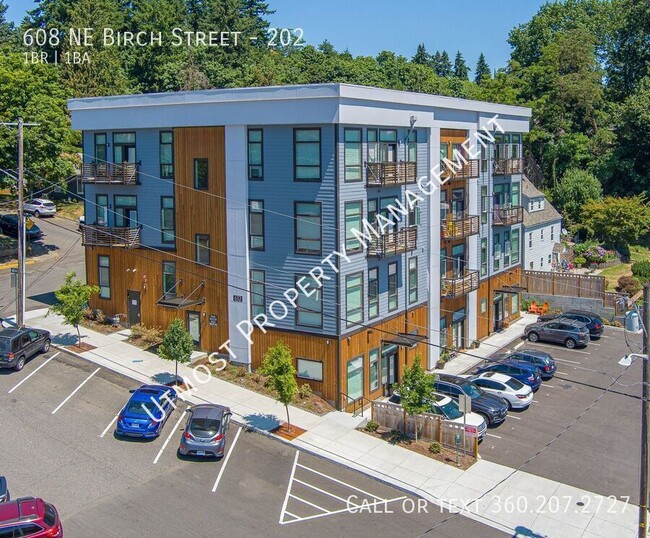 Building Photo - 608 NE Birch St