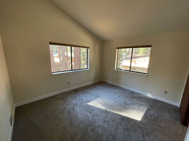 Building Photo - Spacious 4 bed 3 bath house for RENT in So...