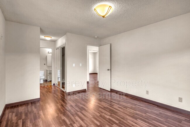 Building Photo - 1446 Skyview Dr