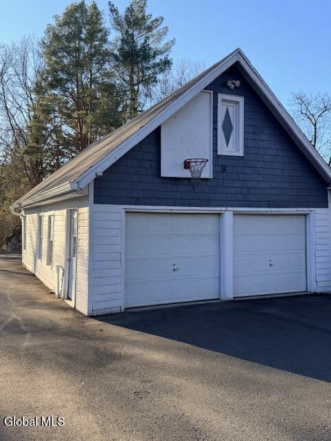 Building Photo - 226 N Greenbush Rd