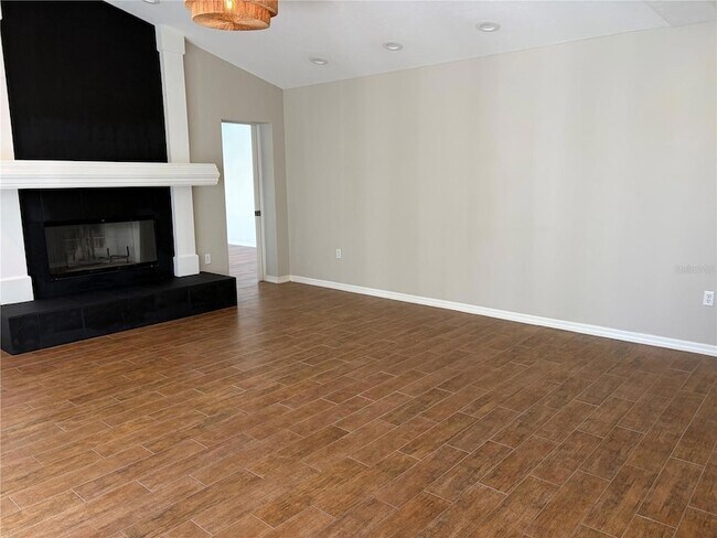 Building Photo - 5828 Sandy Pointe Dr