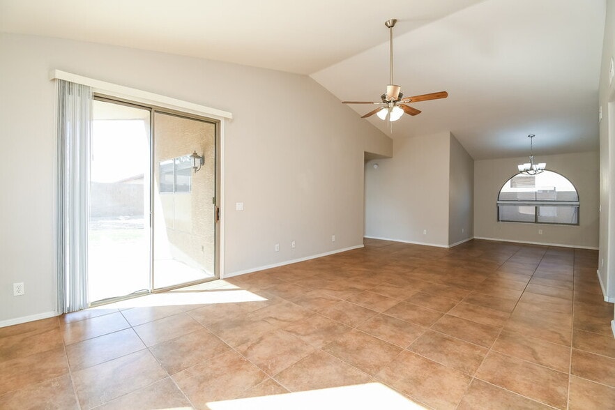 Building Photo - 9909 E Onza Ave