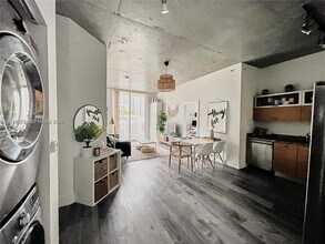Building Photo - 2275 Biscayne Blvd