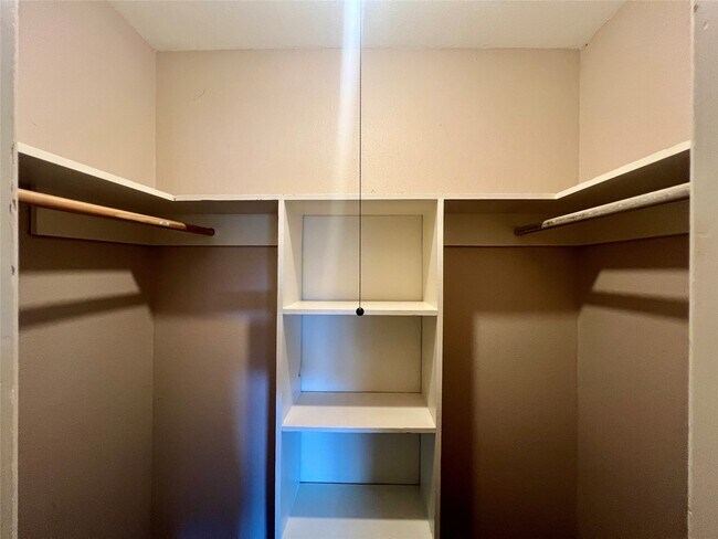 Building Photo - 7714 Renwick Dr