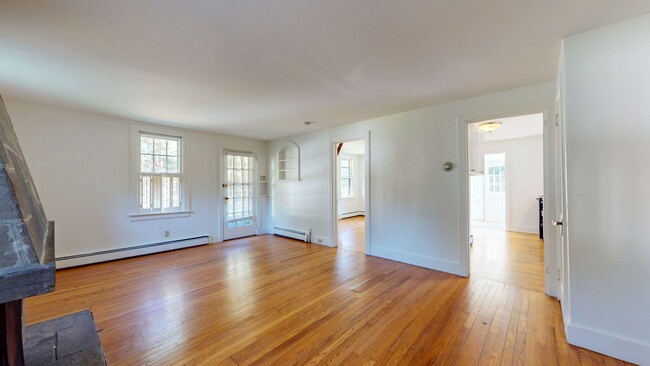 Building Photo - Spacious One Bedroom Home in Greenwich