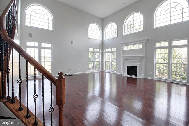 Building Photo - 2150 Chestnut Ln