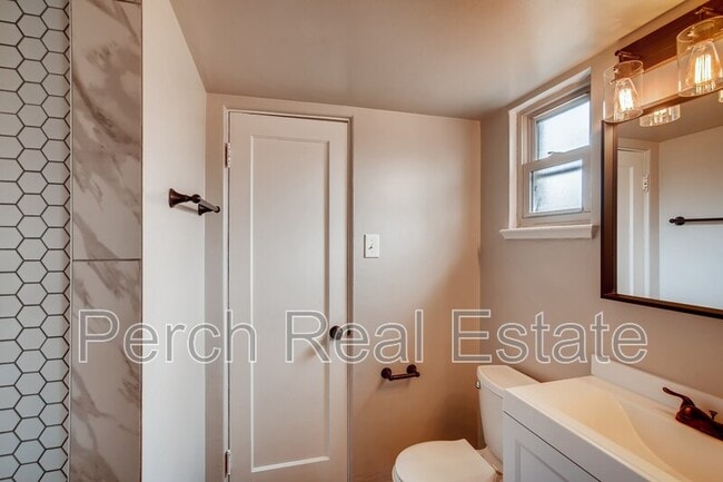 Building Photo - 1281 Quentin St