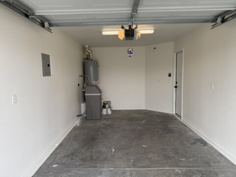 Building Photo - 3 bed 2 bath with garage $1,400 Rent