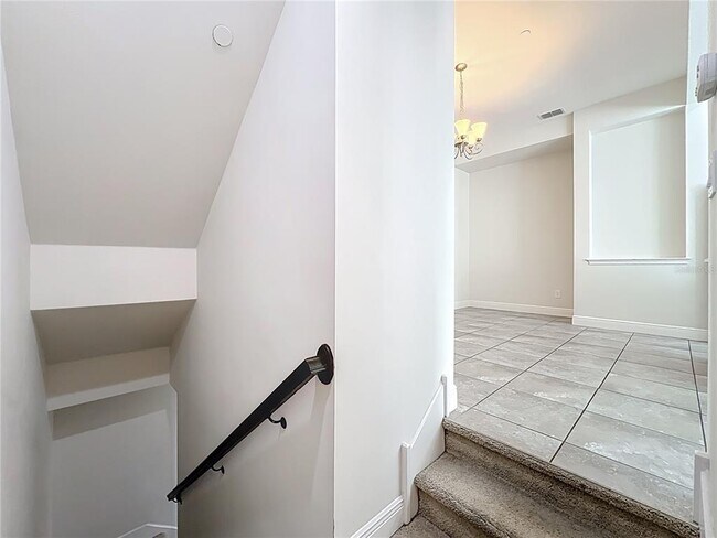 Building Photo - 561 Scotia Pl