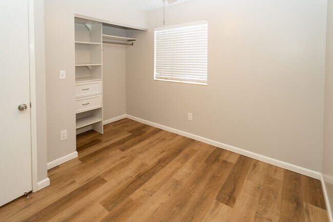 Building Photo - 2-Bedroom, 2-Bathroom Home in Waipahu – 2 Parking Stalls & Private Backyard