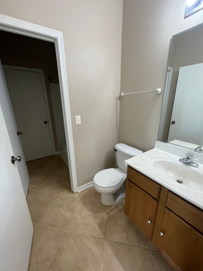 Building Photo - 2803 Oakmont Dr