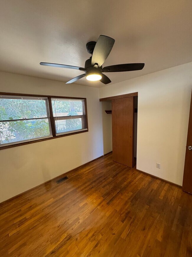 Building Photo - Freshly Updated 3 Bedroom 1 bath Home with Garage, Fenced Yard & Pet Friendly!