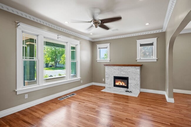 Building Photo - Beautiful Audubon 5 Bedroom Home! - Available now!