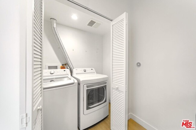 Building Photo - 497 N St Andrews Pl