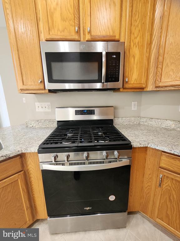 Building Photo - 318 Hanna Ct