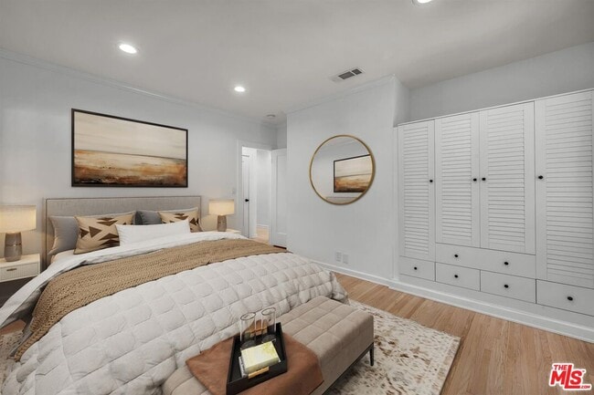 Building Photo - 629 N Rexford Dr