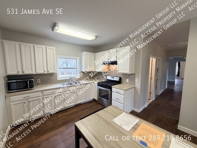 Building Photo - 531 James Ave SE