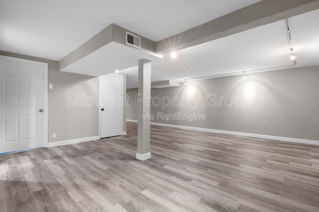 Building Photo - 438 Bush Dr