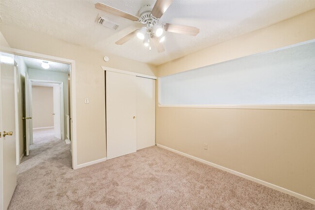 Building Photo - 3 Hedgebell Ct
