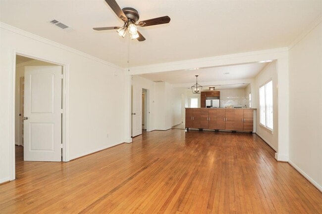 Building Photo - 905 Kern St