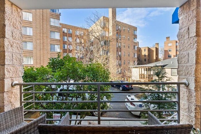 Building Photo - 1710 Summit Pl NW