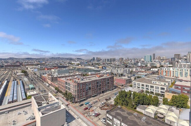 Building Photo - 2 BD 1.5BA Condo with Views! Location! Pen...