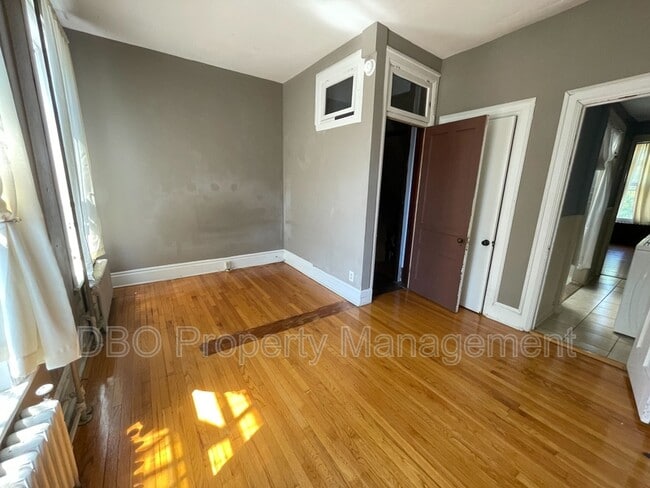 Building Photo - 356 Hamilton St