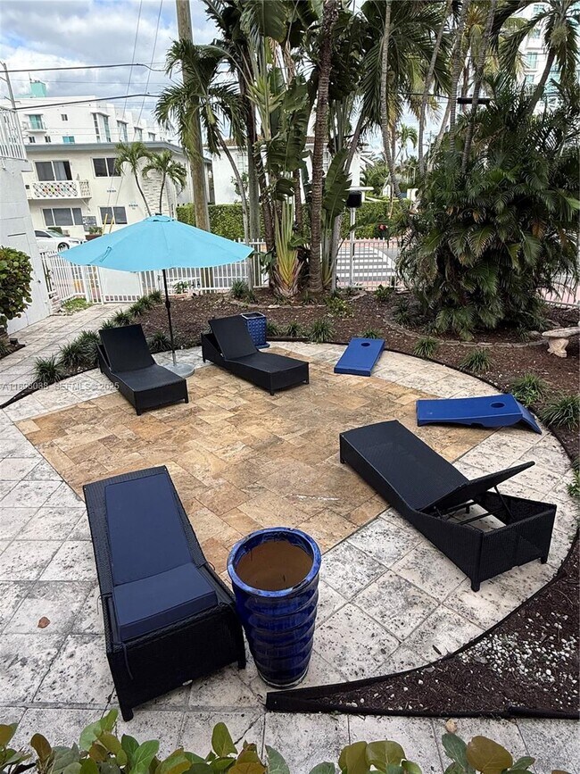 Building Photo - 7710 Harding Ave