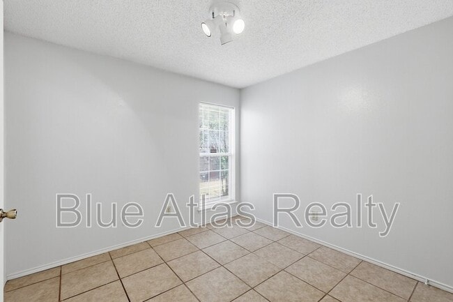 Building Photo - 1818 Orchard Dr