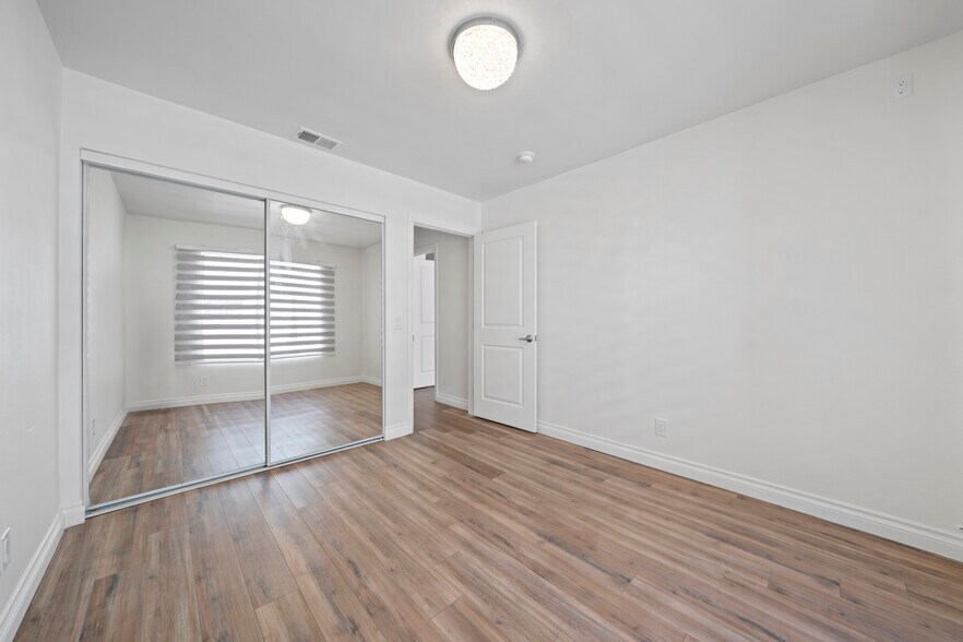 Building Photo - 12411 Osborne St