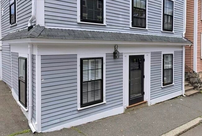 Primary Photo - 51 Washington St