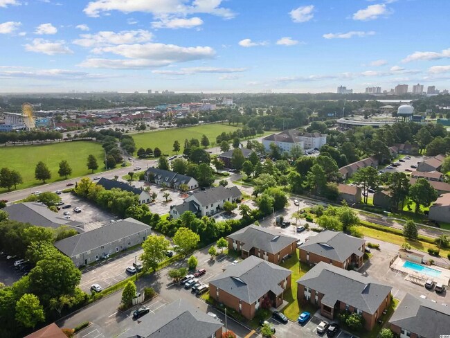 Building Photo - 2005 Greens Blvd