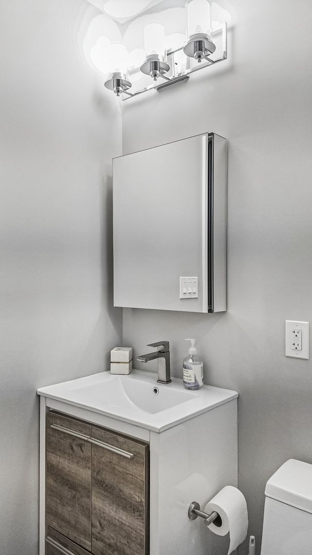 Building Photo - Luxury Fishtown Apartment With Parking!